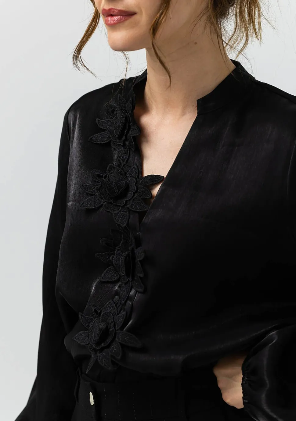 LABEL DOT BLOUSE