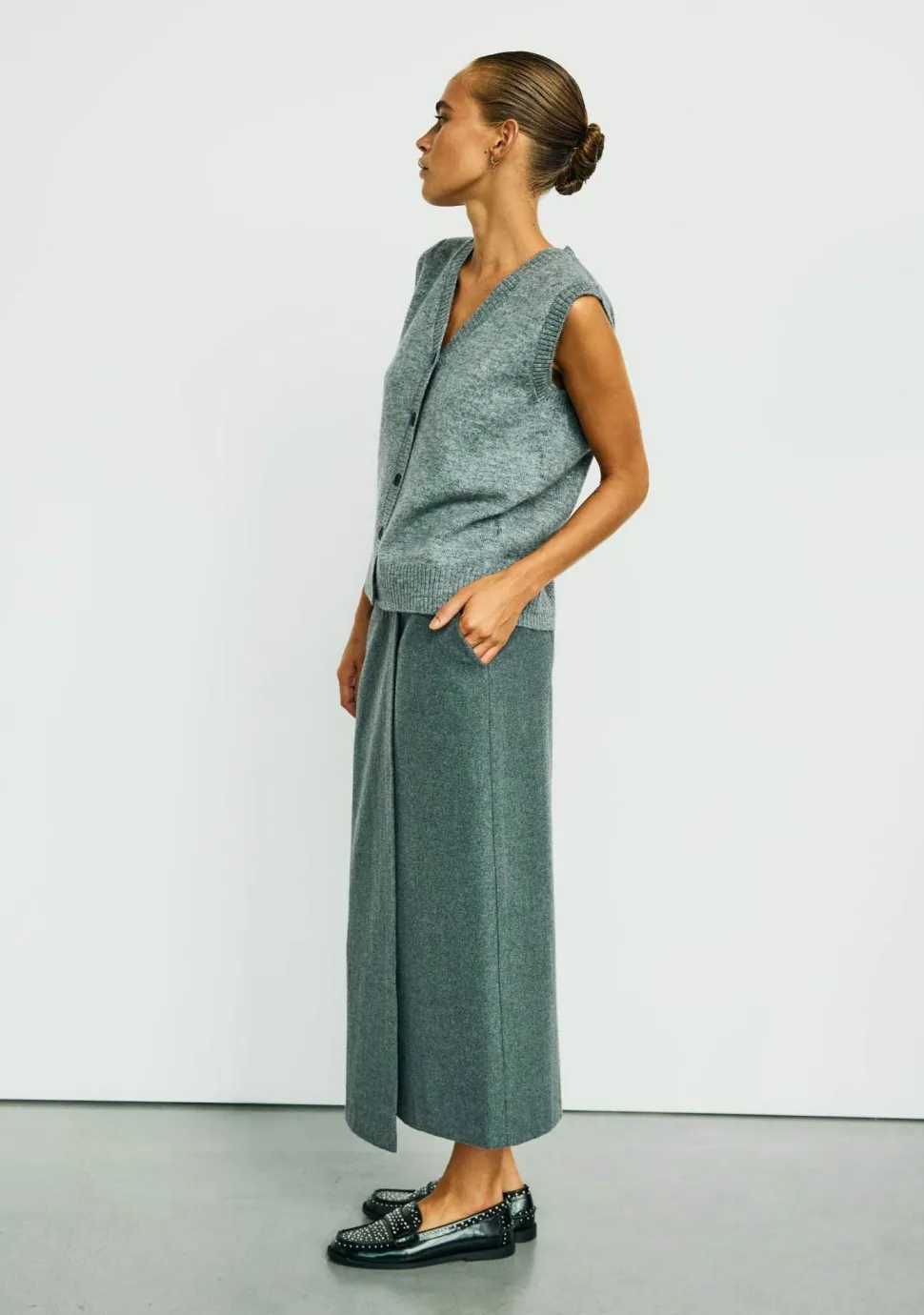 WITH BLACK GILET