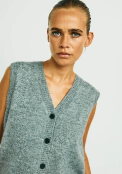 WITH BLACK GILET