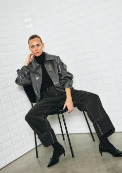WITH BLACK LEER/SUEDE JACK
