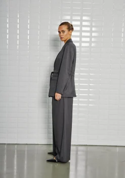 WITH BLACK PANTALON